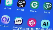 17.6.2023, Die Logos verschiedener ChatGPT-Apps fuer Kuenstliche Intelligenz (KI) auf dem Bildschirm eines Smartphones (Themenfoto vom 17.06.2023).
