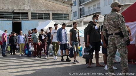 DW: Πολλά ανοιχτά ερωτήματα μετά το ναυάγιο της Πύλου