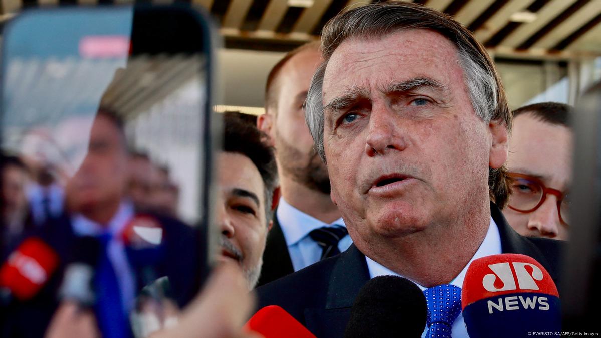 Brazil: Judges Vote To Bar Bolsonaro From Office For 8 Years – DW – 06 ...