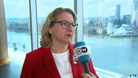 Svenja Schulze en Interview avec la Deutsche Welle 