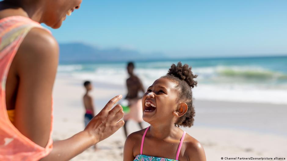 Fact check: 4 claims about sunscreen – DW – 07/01/2023 - Vimarsana News
