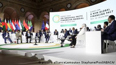 Cumbre del Nuevo Pacto Financiero Global en París, Francia.
