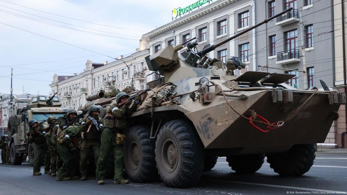 Платиници на Вагнер во борбена позиција пред штабот на армијата во Ростов