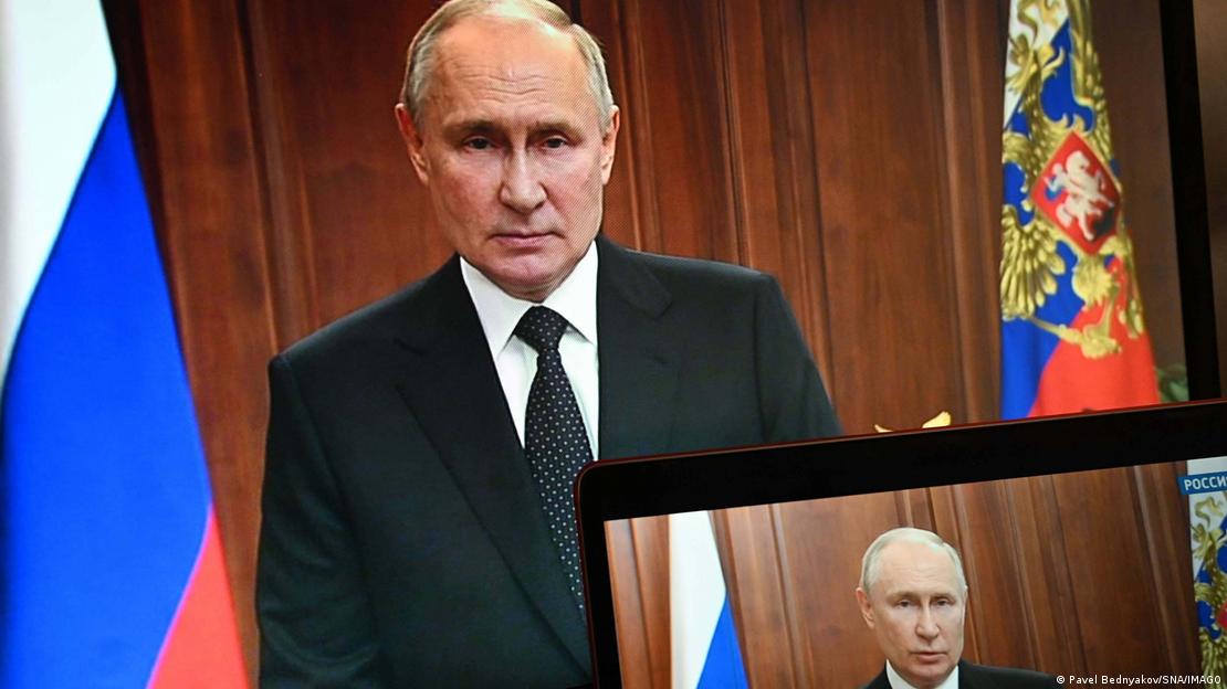 Во своето вонредно телевизиско обраќање за време на бунтот на „Вагнер“, Владимир Путин рече дека  со тоа Пригожин „зарил нож во грб“.