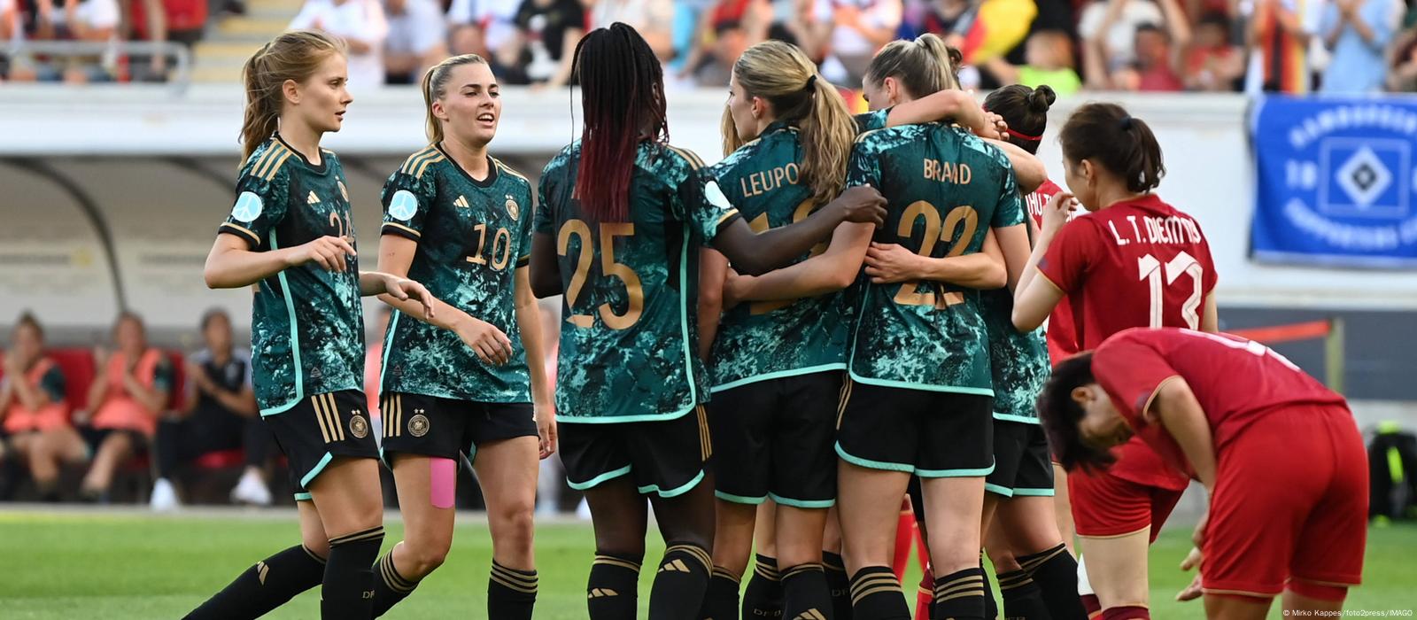 Germany plays in new women's kit to show support for the Frauen - Bavarian  Football Works