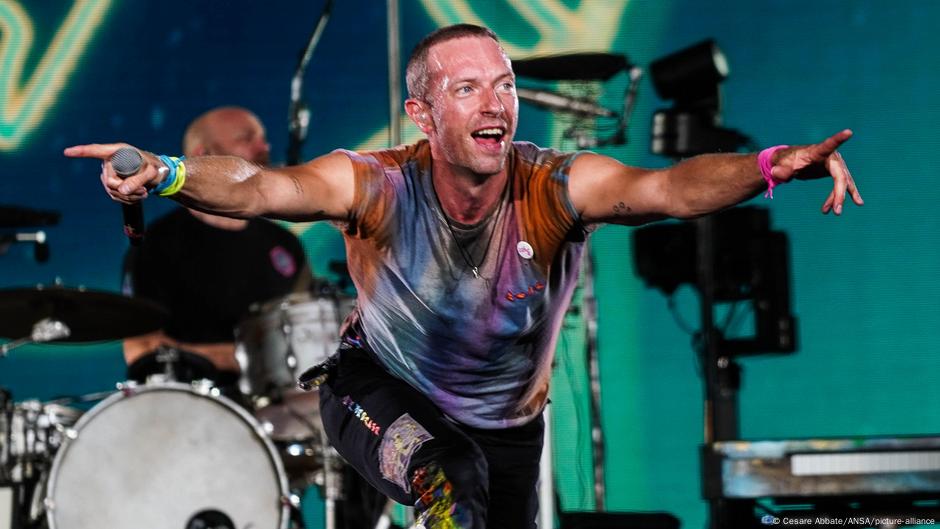 Romansował na koncercie Coldplay. Może stracić pracę