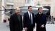 Scholz (izquierda en la imagen) y Macron posan con Bruno Fichefeux, exdirector del FCAS (en el centro), durante la presentación de proyectos industriales franco-alemanes en París (22.01.2023) Scholz (izquierda en la imagen) y Macron posan con Bruno Fichefeux, exdirector del FCAS (en el centro), durante la presentación de proyectos industriales franco-alemanes en París (22.01.2023)