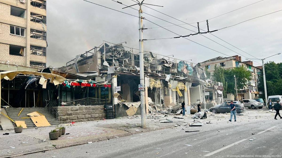 Ukraine: Deadly Russian missile strike hits Kramatorsk – DW – 06/28/2023