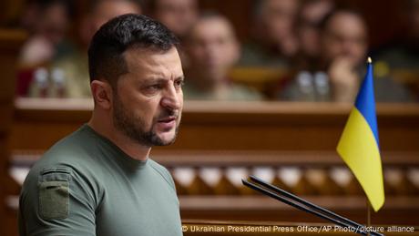 Ουκρανία: Γιατί παραμένει Πρόεδρος ο Ζελένσκι χωρίς εκλογές;
