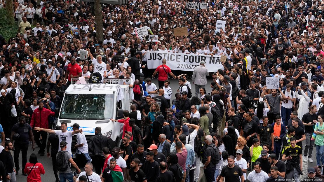Франција насилни протести полициско убиство 