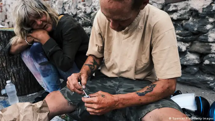 根据美国CDC数据，在美2020年跟合成鸦片类药物服用过量有关的死亡案例，是2013年的18倍以上。（资料照）