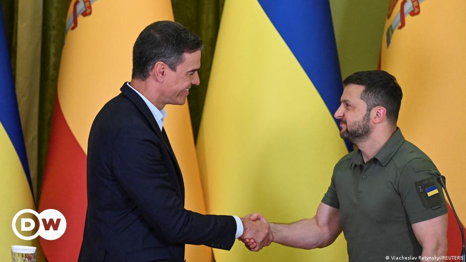 Ukraine Aktuell: Spaniens Regierungschef in Kiew 
Top-Thema
Weitere Themen
