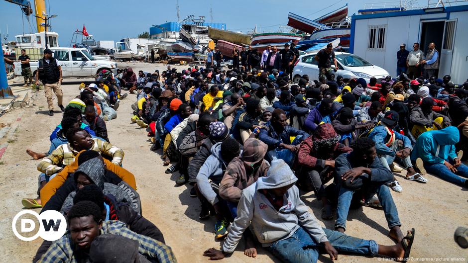 Tunisia melaporkan satu kematian dalam bentrokan dengan migran – DW – 4 Juli 2023