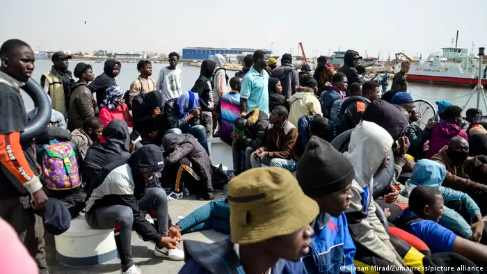 تجمع لمهاجرين من جنوب الصحراء في صفاقس التونسية (9/6/2023)