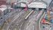 Widok z góry na tory kolejowe i zabudowania berlińskiego dworca Ostbahnhof Widok z góry na tory kolejowe i zabudowania berlińskiego dworca Ostbahnhof