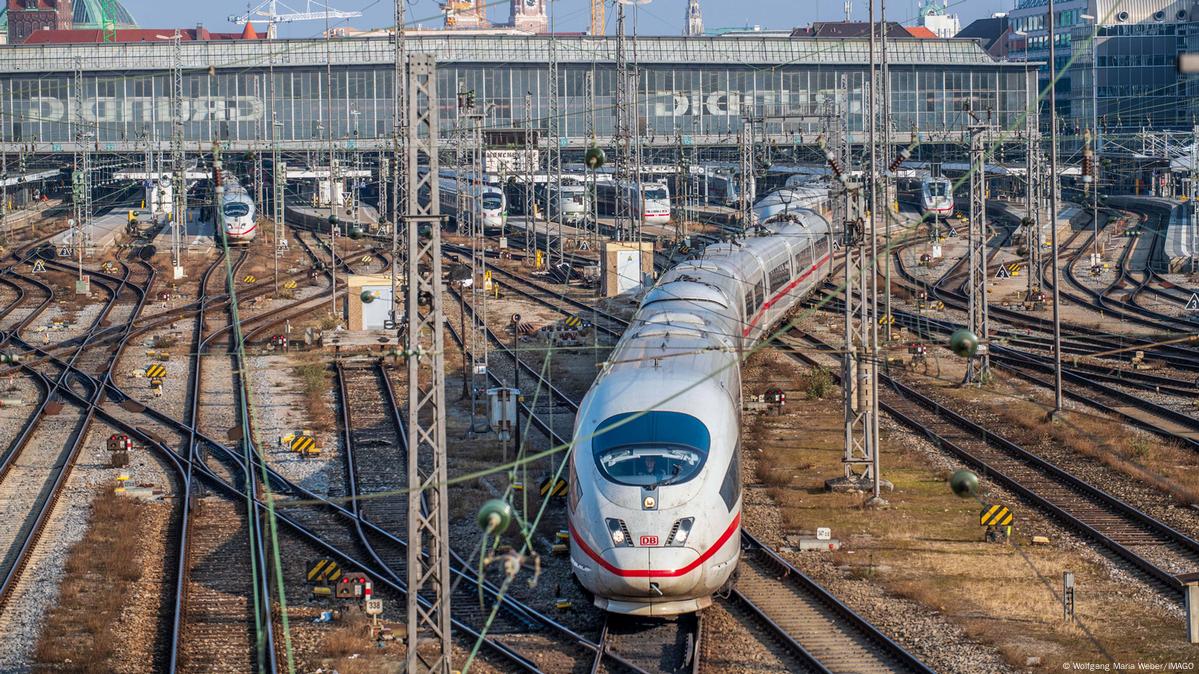 German rail union accepts Deutsche Bahn offer, averts strike – DW – 08 ...