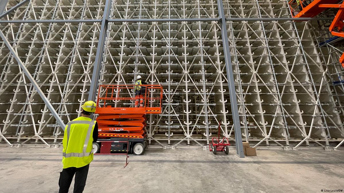 Why France is Europe's foreign direct investment champion DW 07/13/2023