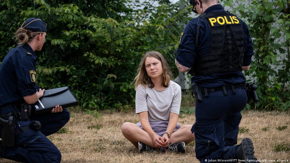 Greta Thunberg in court over disobeying police at protest – DW – 07/24/2023 - Vimarsana News