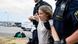 Ativista sueca pelo clima Greta Thunberg é retirada de protesto sendo carregada pelos braços por dois policiais Ativista sueca pelo clima Greta Thunberg é retirada de protesto sendo carregada pelos braços por dois policiais