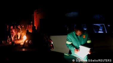 South Africa: Mining gas leak claims 17 lives – DW – 07/06/2023