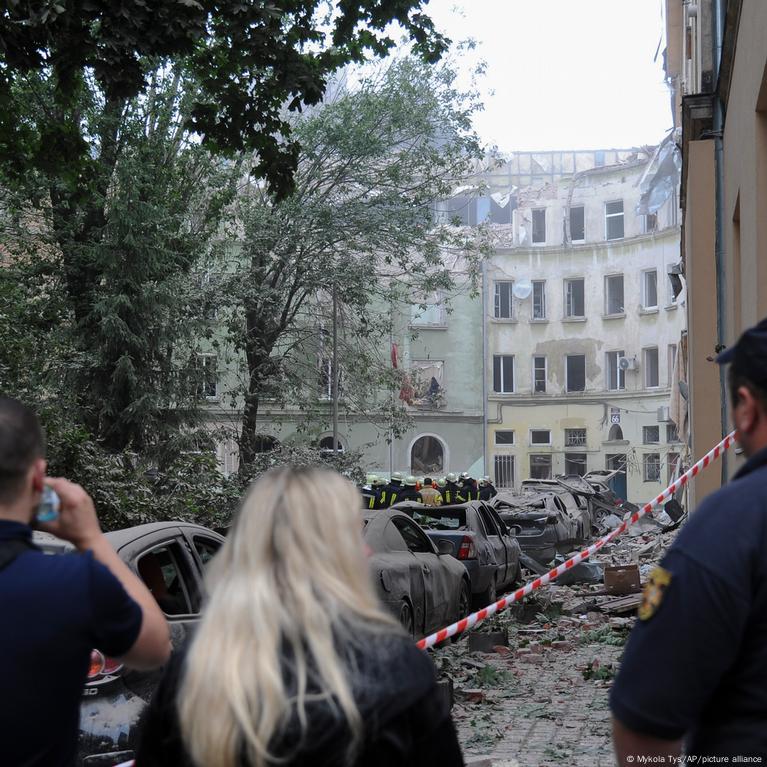 Explosions in Lviv in Western Ukraine Injure at Least 4 - The New