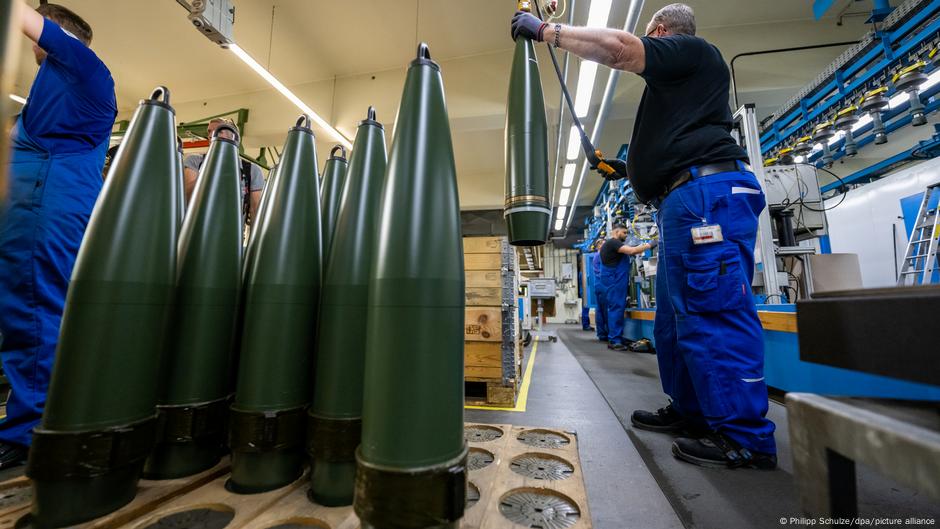 Proizvodnja artiljerijske municije u nemačkoj kompaniji „Rajnmetal“