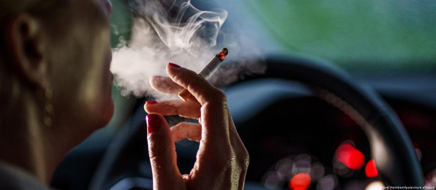 Germany: Minister plans ban on smoking in cars with children
