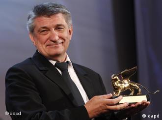 Получил золотого льва за фауста. Сокуров венеция золотой лев. Получил золотого льва за фауста. Получил золотого льва за фауста. Золотой лев премия.