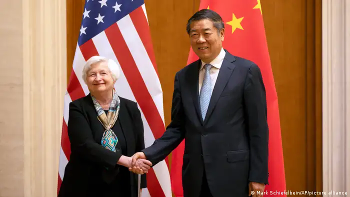 图为美国财长耶伦去年7月造访北京。当时她与中国副总理何立峰举行了会谈。（资料照）