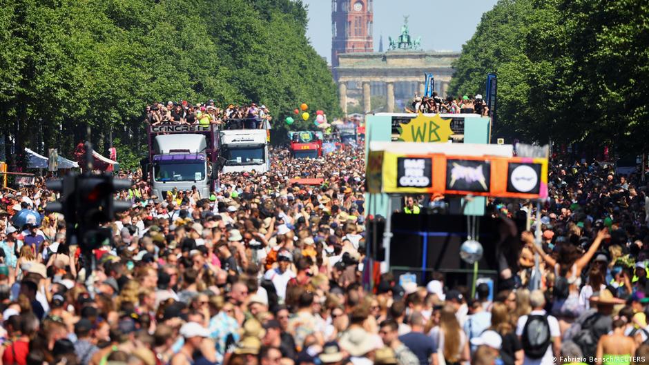 Dw Rave Rave the Planet: amantes do techno tomam ruas de Berlim