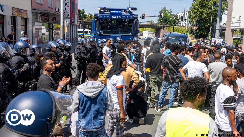 Viele verletzte Polizisten bei Eritrea-Fest in Gießen
Top-Thema
Weitere Themen