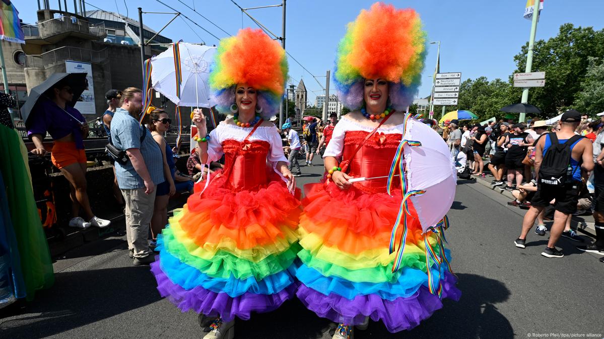 Гей-парад в Кельне собрал сотни тысяч зрителей – DW – 09.07.2023