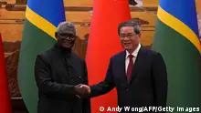 10.07.2023
China's Premier Li Qiang (R) shakes hands with Solomon Islands' Prime Minister Manasseh Sogavare after both witnessed the signing of an agreement between the two countries at the Great Hall of the People in Beijing on July 10, 2023. (Photo by Andy Wong / POOL / AFP) (Photo by ANDY WONG/POOL/AFP via Getty Images)