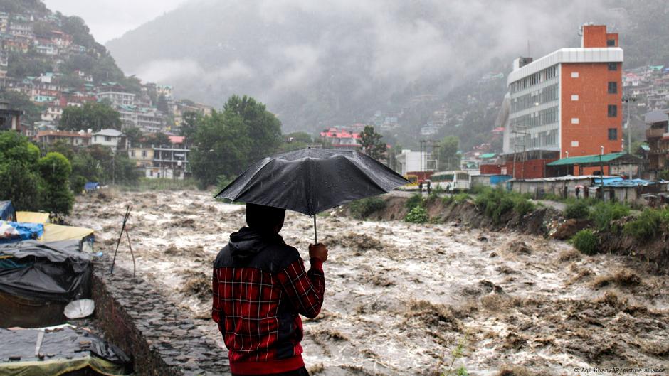 Torrential rain sweeps across northern India – DW – 07/11/2023