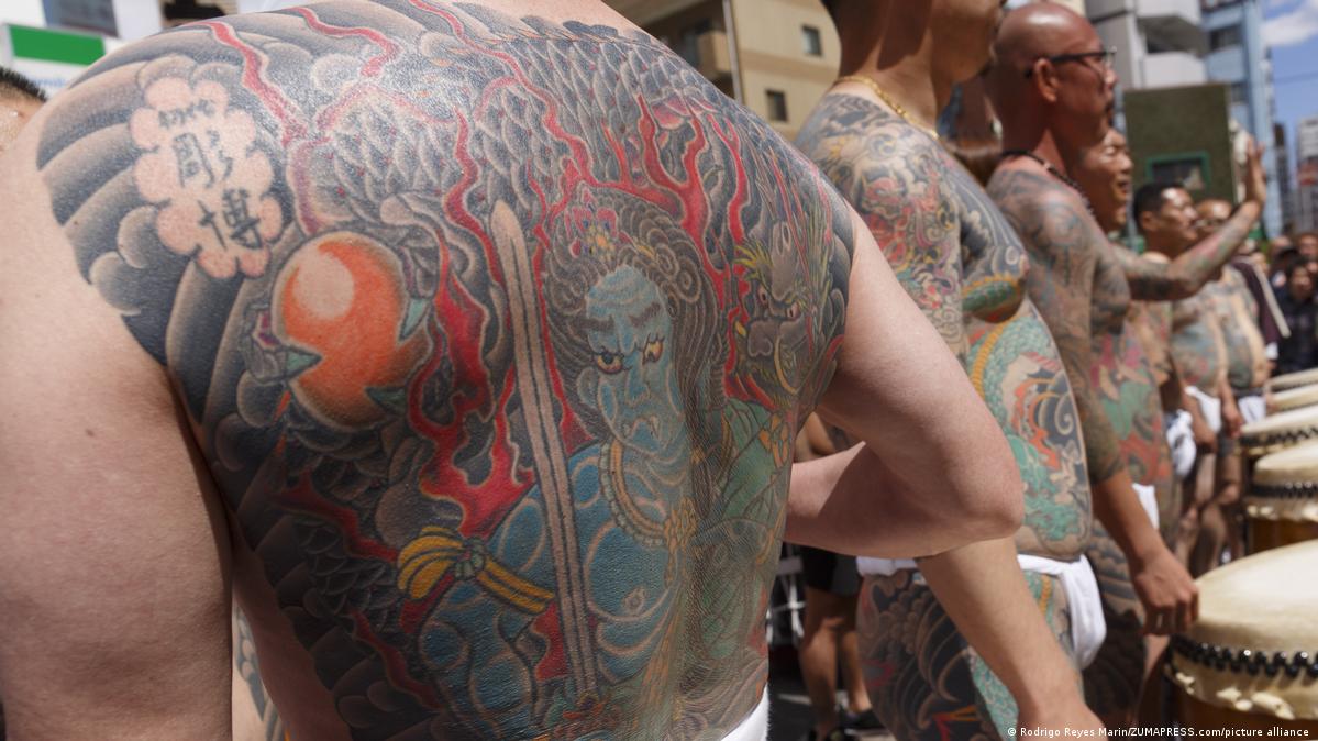 Japan: Tattoo artists want to wash off criminal connection – DW – 07/10/2023