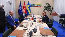 10.7.2023, Vilnius, Litauen,NATO Secretary General Jens Stoltenberg, center, Turkish President Recep Tayyip Erdogan, left, and Sweden's Prime Minister Ulf Kristersson, right, during a meeting ahead of a NATO summit in Vilnius, Lithuania, Monday, July 10, 2023. At left is an interpreter for Turkish President Recep Tayyip Erdogan. (Yves Herman, Pool Photo via AP)