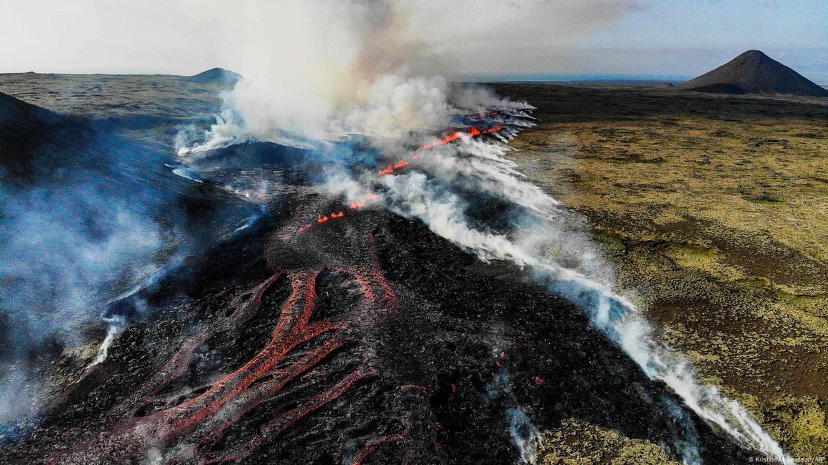 Volcano erupts in southwest Iceland – DW – 07/11/2023