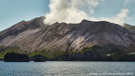 New Zealand: Can volcano forecasting strengthen tourist safety