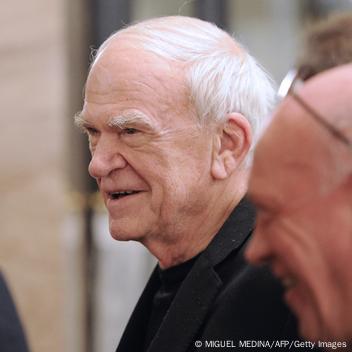 Milan Kundera: Czech writer dies aged 94 – DW – 07/12/2023