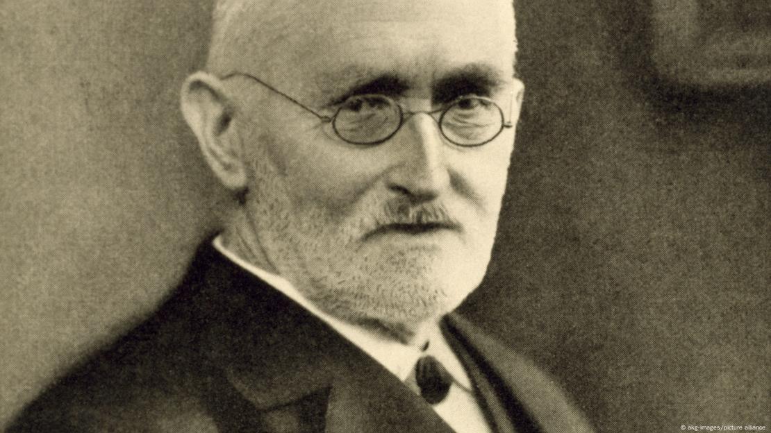 Los números de Dedekind fueron descritos por primera vez por el matemático alemán Richard Dedekind (foto) en el siglo XIX. Los números de Dedekind fueron descritos por primera vez por el matemático alemán Richard Dedekind (foto) en el siglo XIX.
