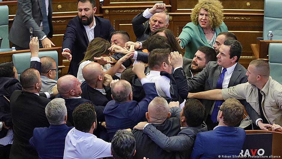 Tuča u parlamentu u Prištini, 13.07.2023.