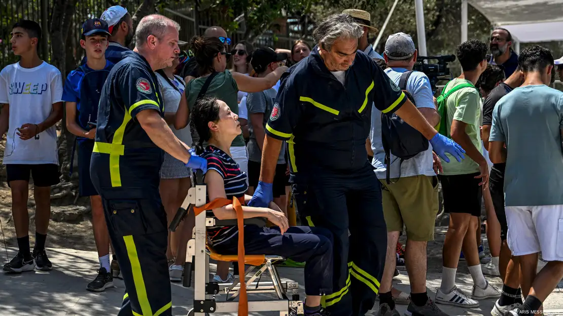 Greece s Acropolis closed as tourists suffer extreme heat DW