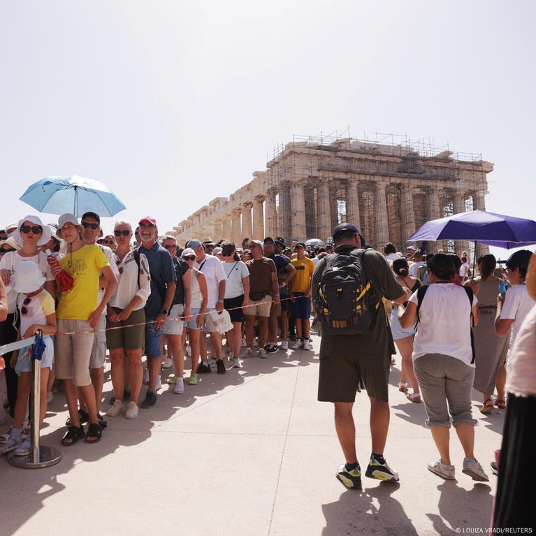 Greece s Acropolis closed as tourists suffer extreme heat DW