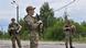 Tres soldados ucranianos montan guardia cerca de Chernihiv. Tres soldados ucranianos montan guardia cerca de Chernihiv.