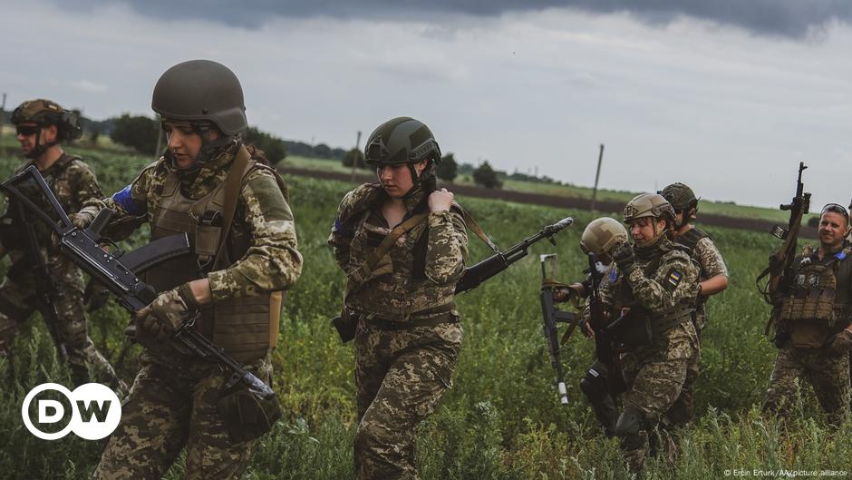 Ukraine's female soldiers complain of discrimination