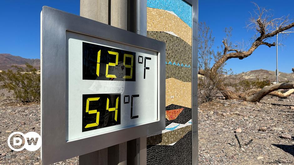 Tourists Flock To Death Valley To Experience Heat Record DW 07 17 2023   66246233 6 