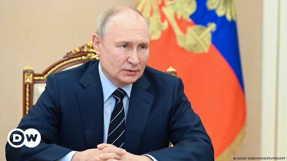 Ukraine aktuell: Putin droht mit Streubomben-Einsatz
Top-Thema
Weitere Themen