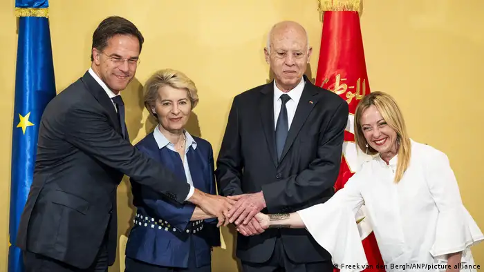 من اليمين رئيسة وزراء إيطاليا جورجا ميلوني، الرئيس التونسي قيس سعيد، رئيسة المفوضية الأوروبية أورسولا فون دير لاين، رئيس وزراء هولندا، مارك روته (تونس 16/7/2023)