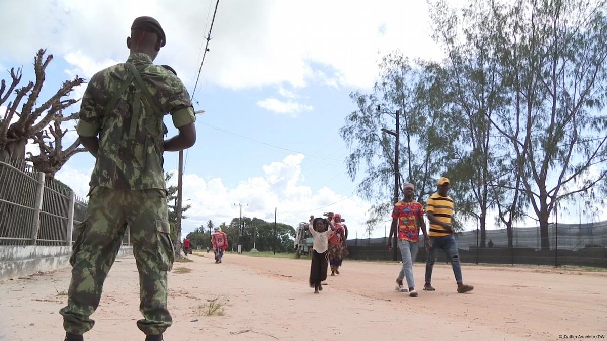 Cabo Delgado: Populares capturam cinco supostos terroristas – DW – 23 ...