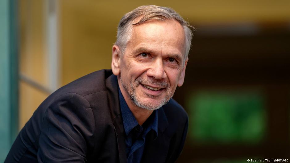 Lutz Seiler wins top German literary award DW 07/18/2023